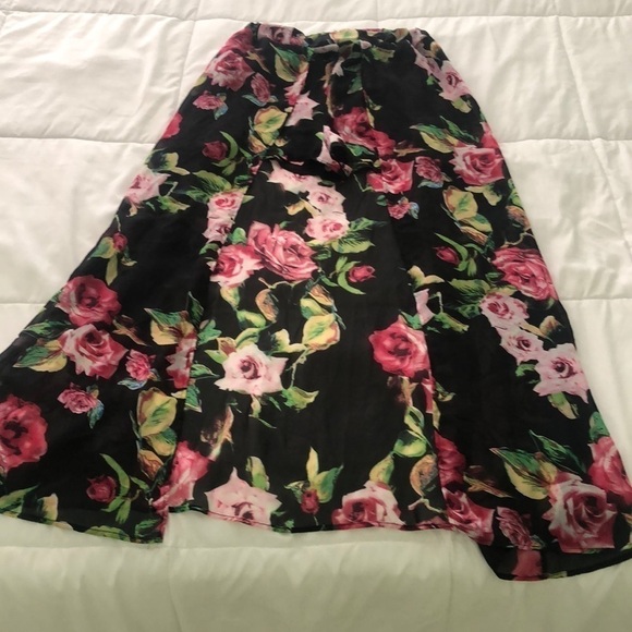 Let Them Eat Cake Dresses & Skirts - Let Them Eat Cake floral & black short skirt